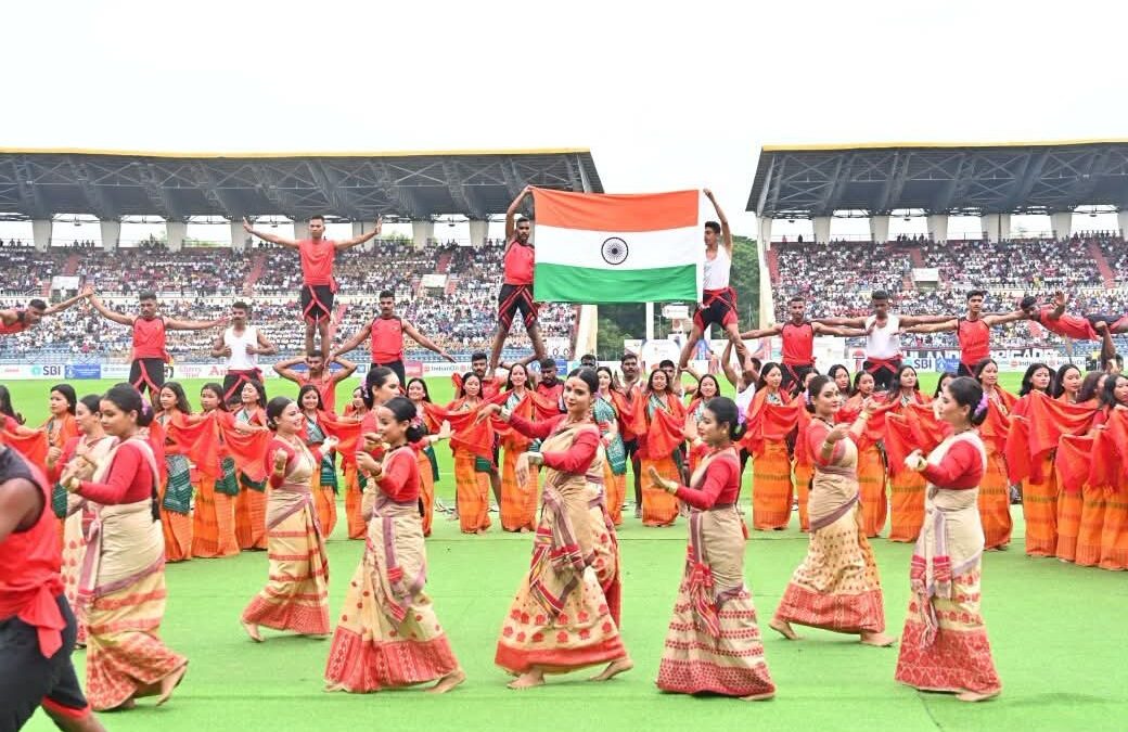 ১৩৫ সংখ্যক ইণ্ডিয়ান অইল ডুৰাণ্ড কাপ ফুটবল আৰম্ভ,গুৱাহাটীৰ উদ্বোধনী অনুষ্ঠানত অসমৰ সাংস্কৃতিক ঐতিহ্যৰ লগতে ভাৰতীয় সেনাৰ দুঃসাহসিক ক্ৰীড়াশৈলী প্ৰদৰ্শন