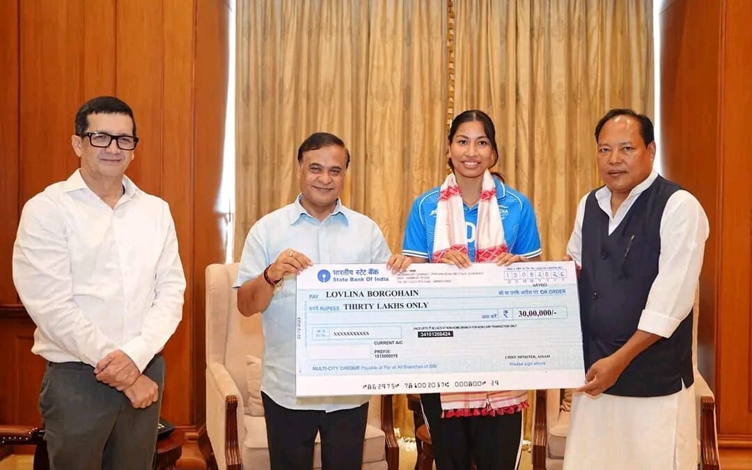 লাভলীনালৈ অসম চৰকাৰৰ ৩০ লাখ টকাৰ আৰ্থিক উপহাৰ ,”লাভলীনা বক্সিং একাডেমী”লৈ বছৰি ১২ লাখ টকাৰ অনুদান